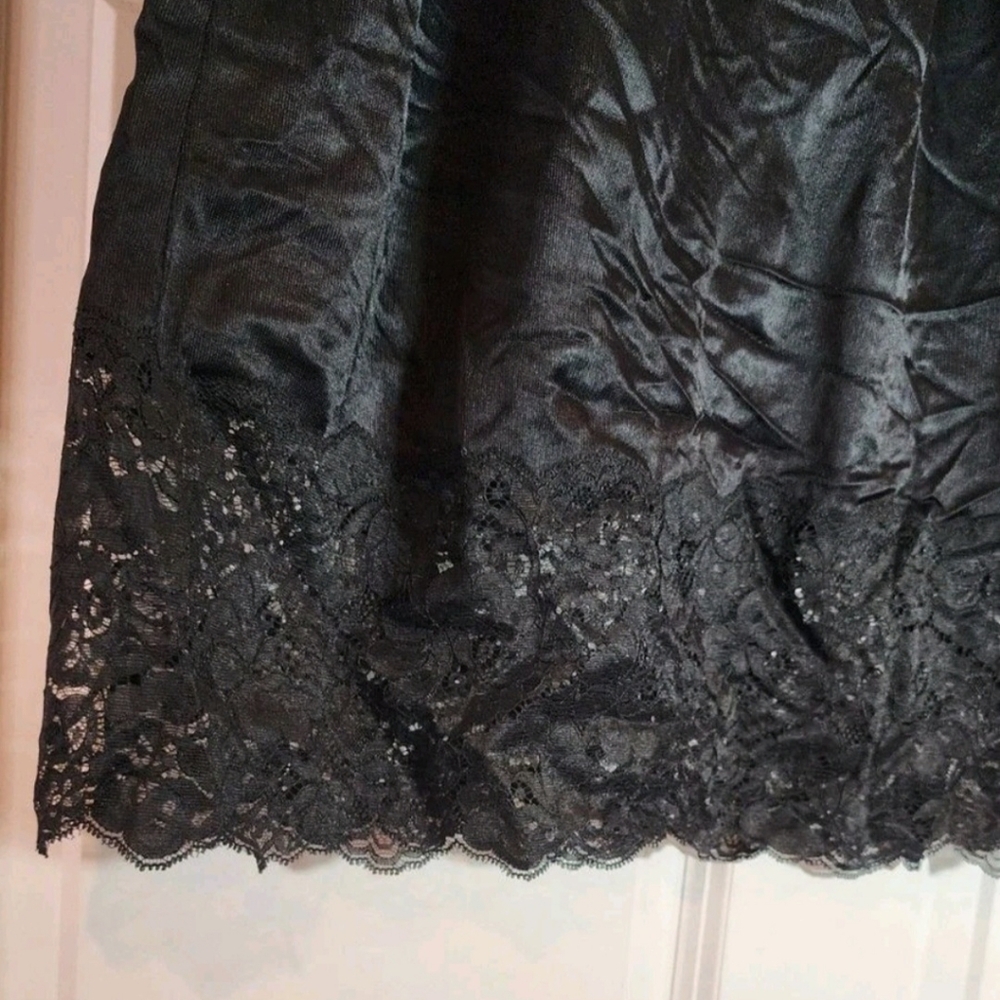 Vintage Black Lace Trim Slip Skirt Approx 25in Waist (Unstretched) 27.5in Length - Picture 3 of 4